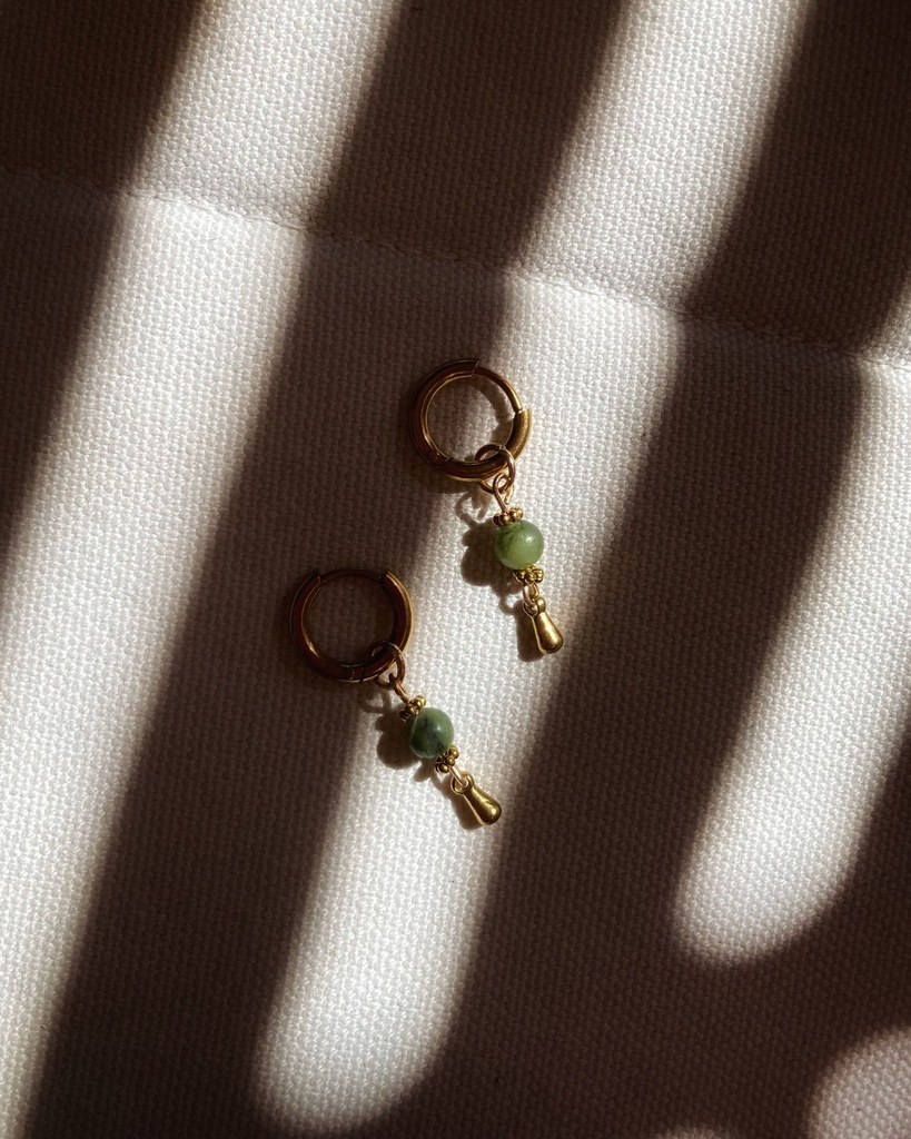 Boucle d'oreille Camélia (Doré, Onyx)